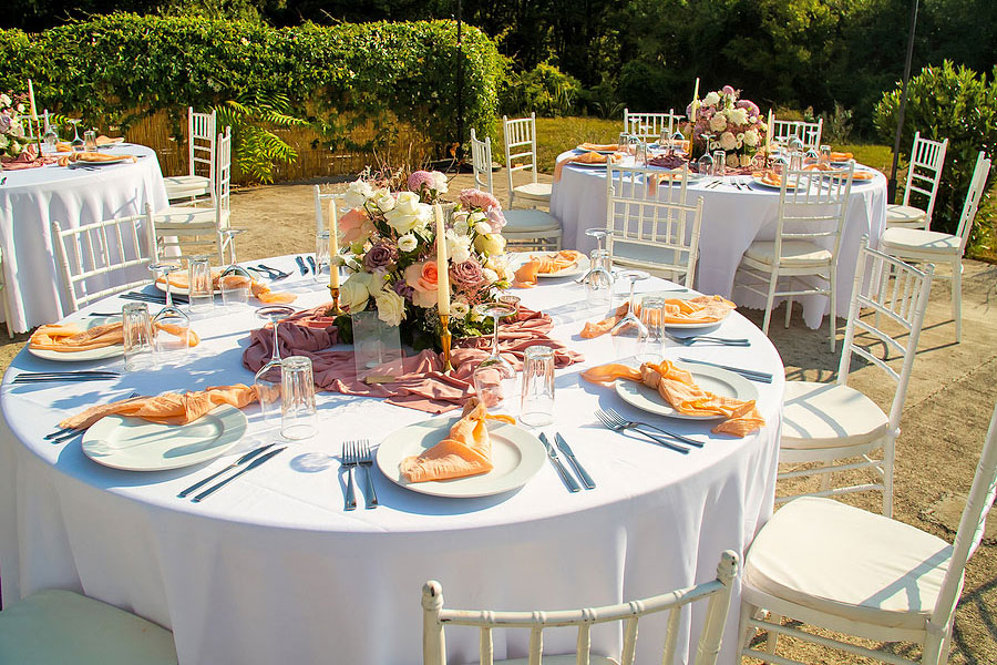 Round Tables vs Banquet Tables — Which Is Right for My Event?