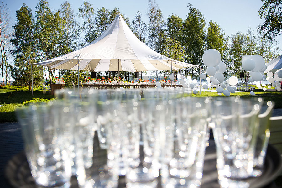Event Rental Benefits for Large Gatherings: What Hosts Often Overlook